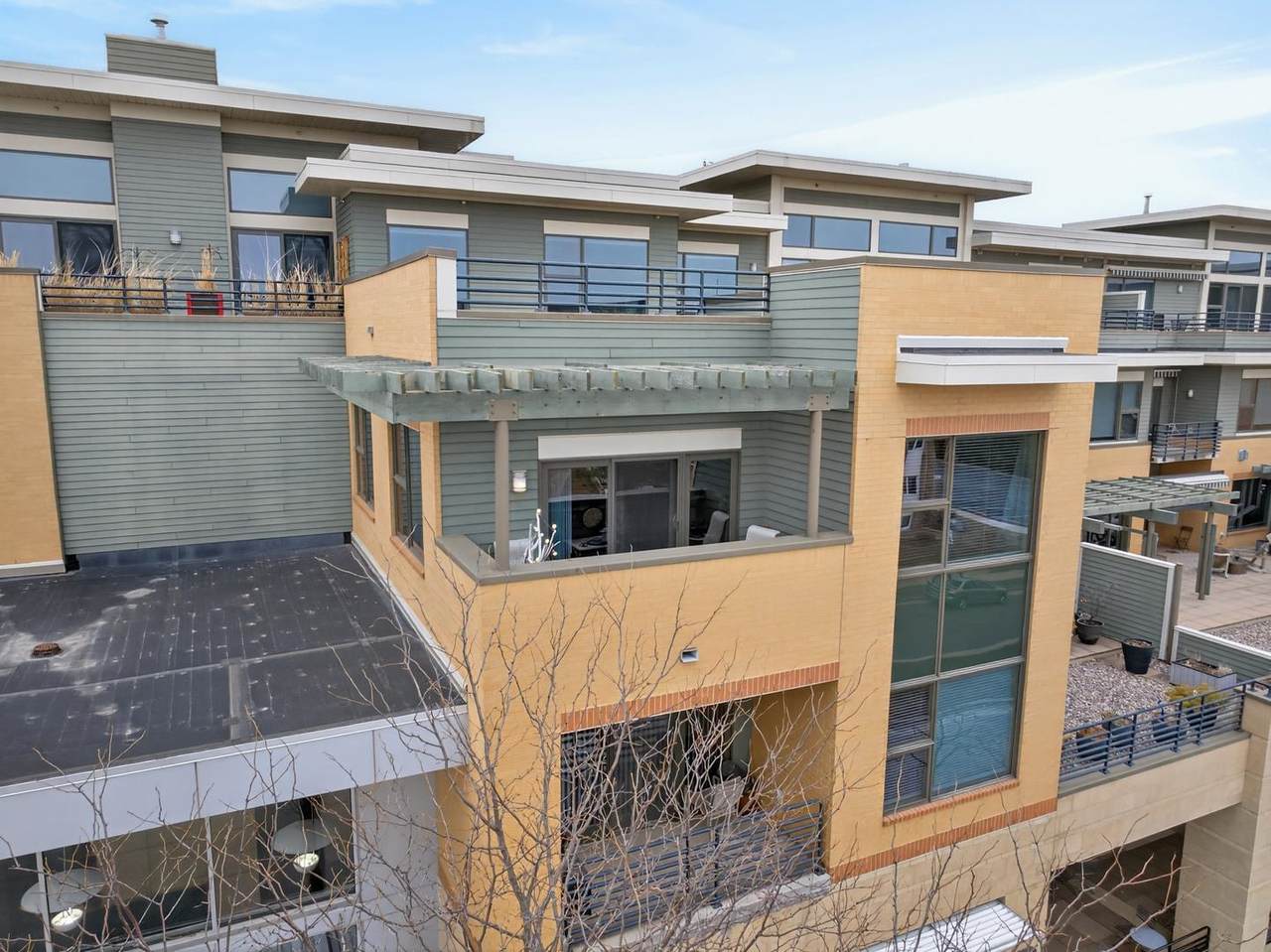 555 Midvale Boulevard - Photo 1