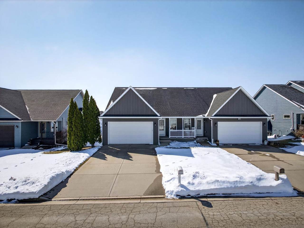 645 Garfield Avenue - Photo 1