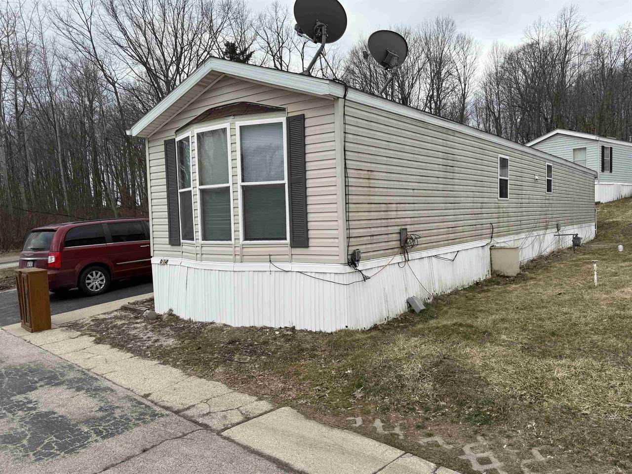 W211N11863 Hilltop Drive - Photo 1