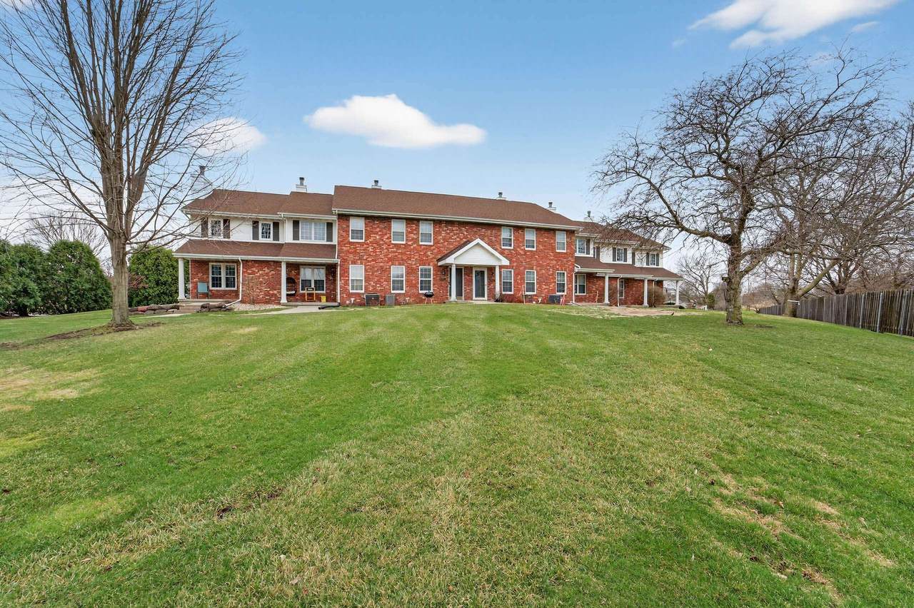 3202 Dorchester Way - Photo 1