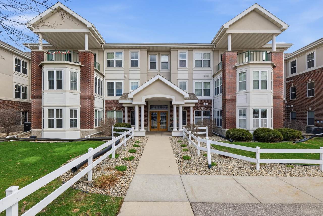 8510 Greenway Boulevard - Photo 1