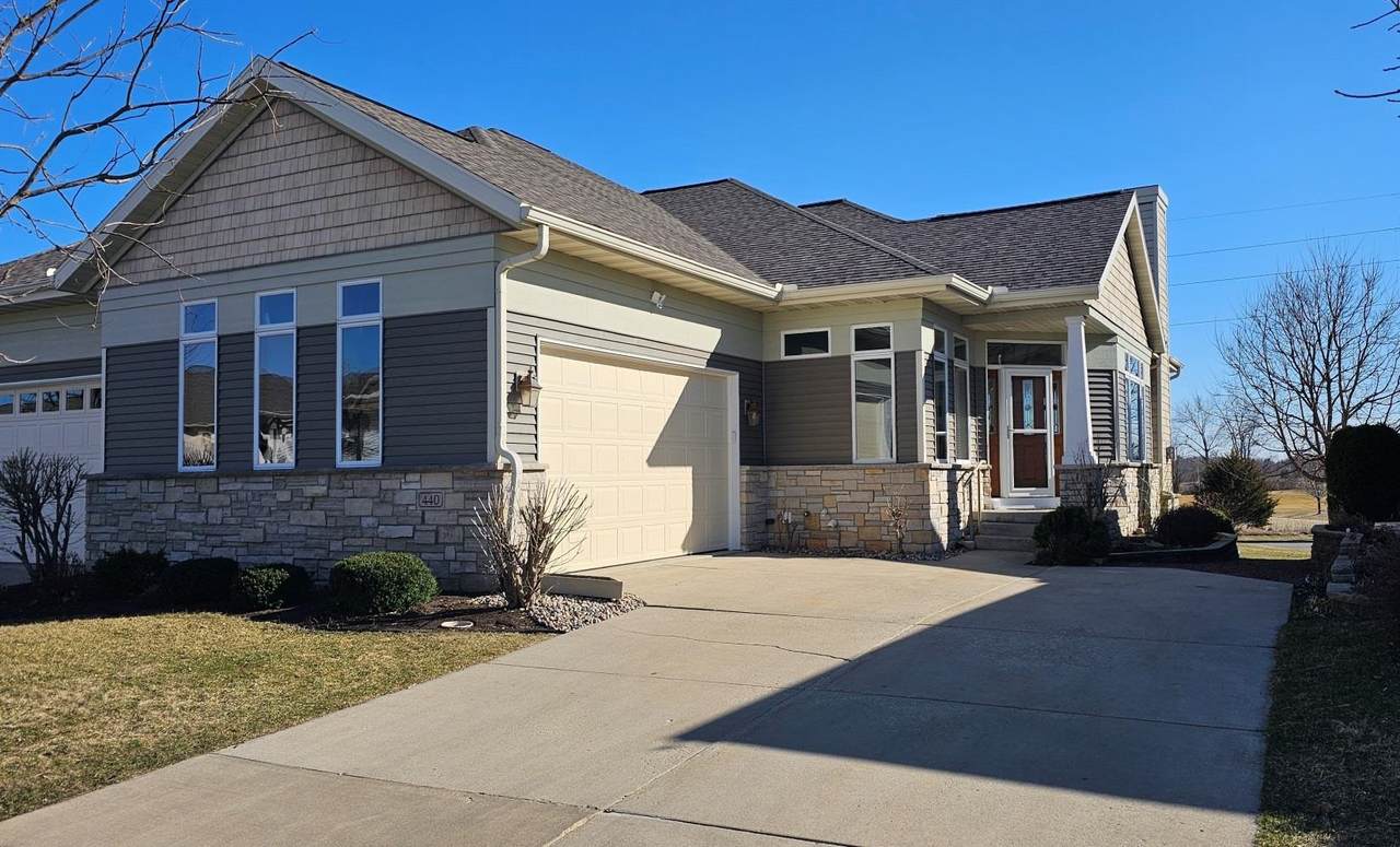 440 Grandview Drive - Photo 1