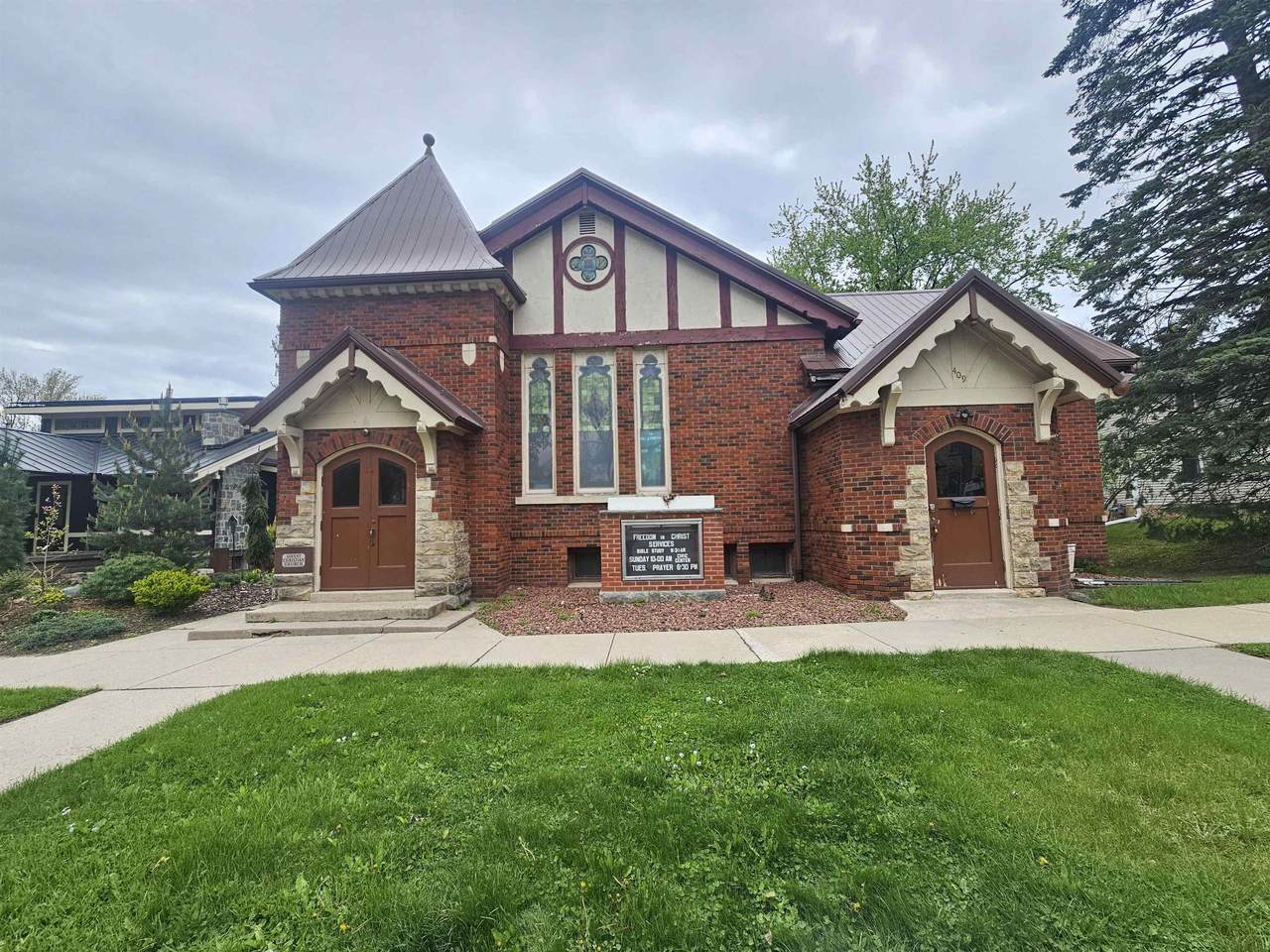 409 4th Street - Photo 1