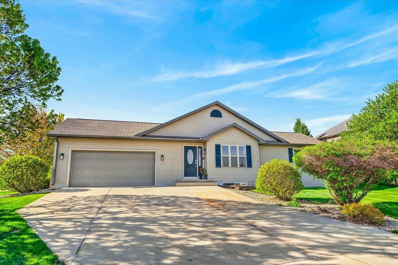 806 Longwood Drive - Photo 1