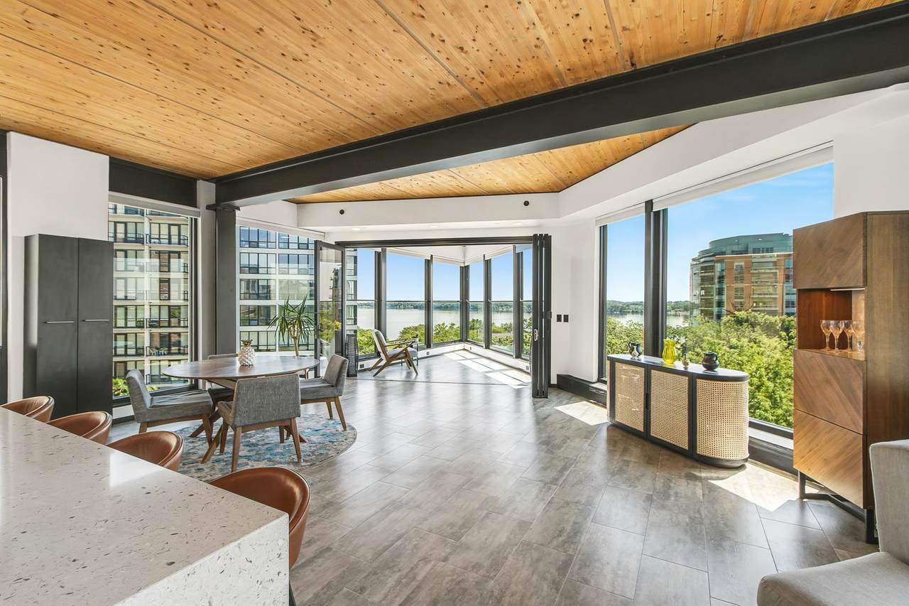 211 Henry Street - Photo 1
