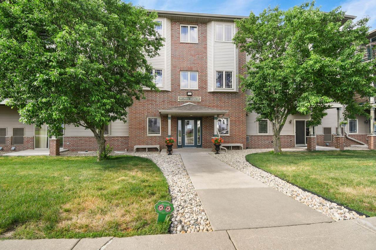 102 Prairie Heights Drive - Photo 1