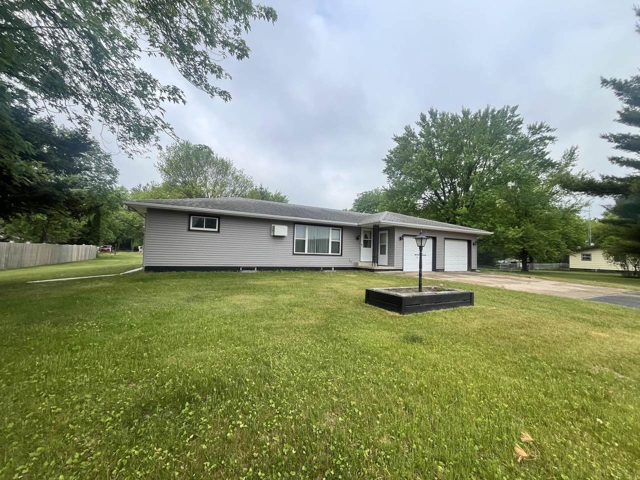 208 Roberts Street - Photo 1