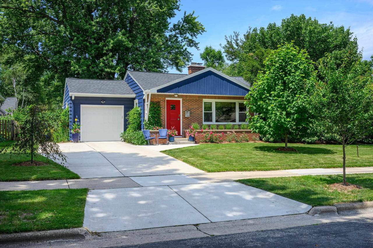 526 Woodside Terrace - Photo 1