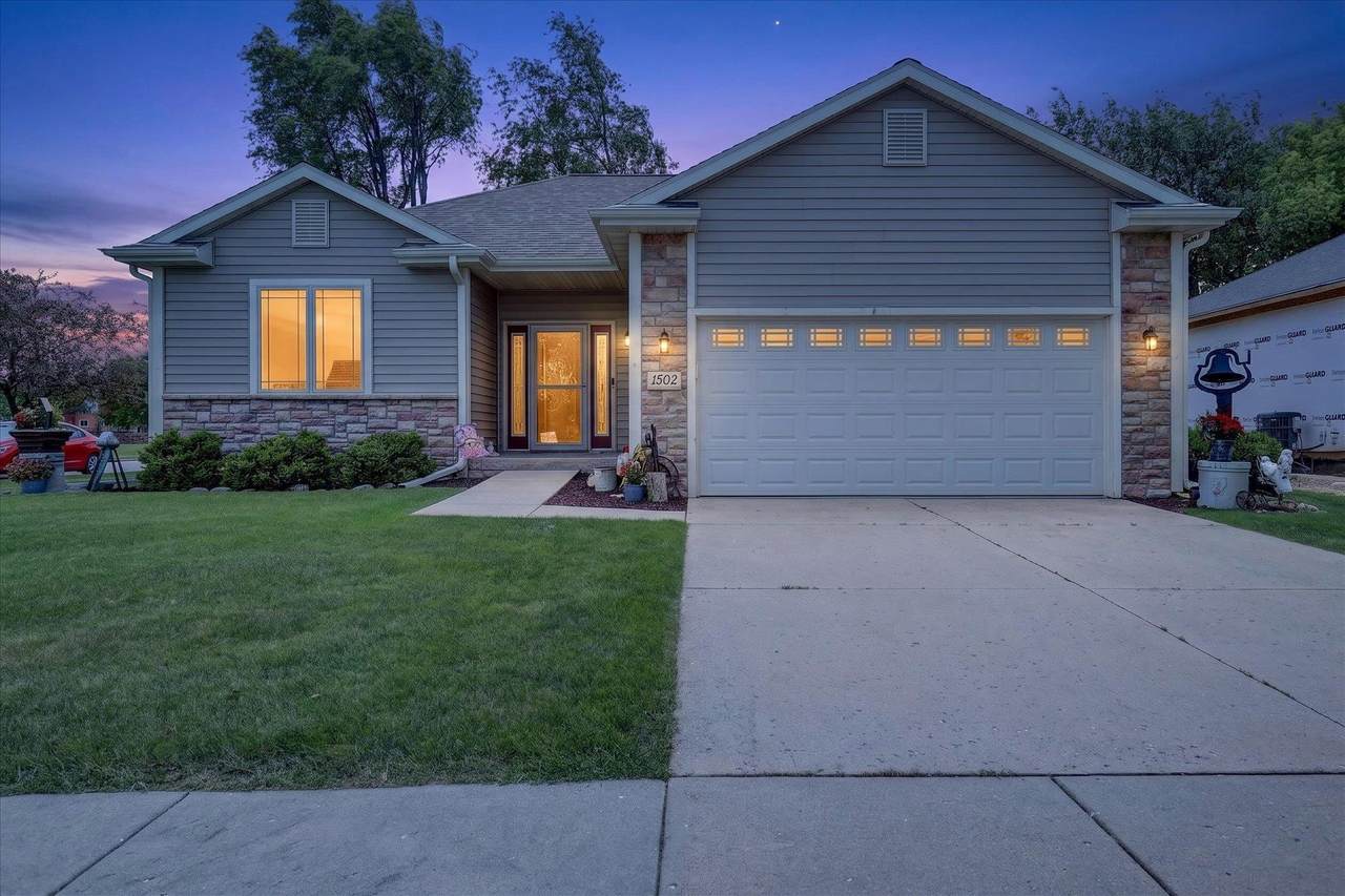 1502 Tamarack Street - Photo 1