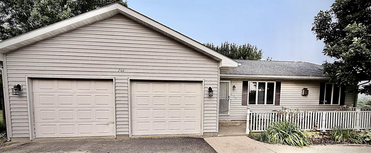 206 James Avenue - Photo 1
