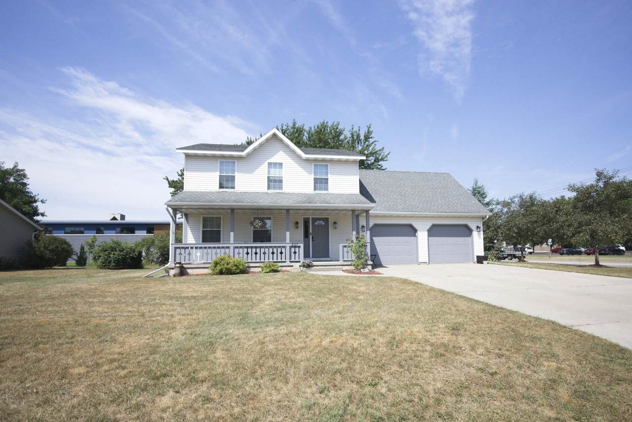 927 Lone Tree Lane - Photo 1