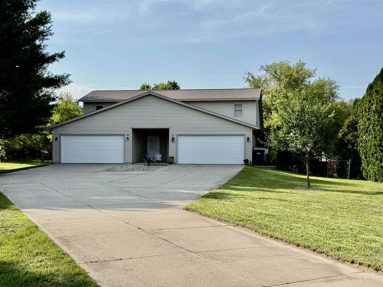 411 David Circle - Photo 1
