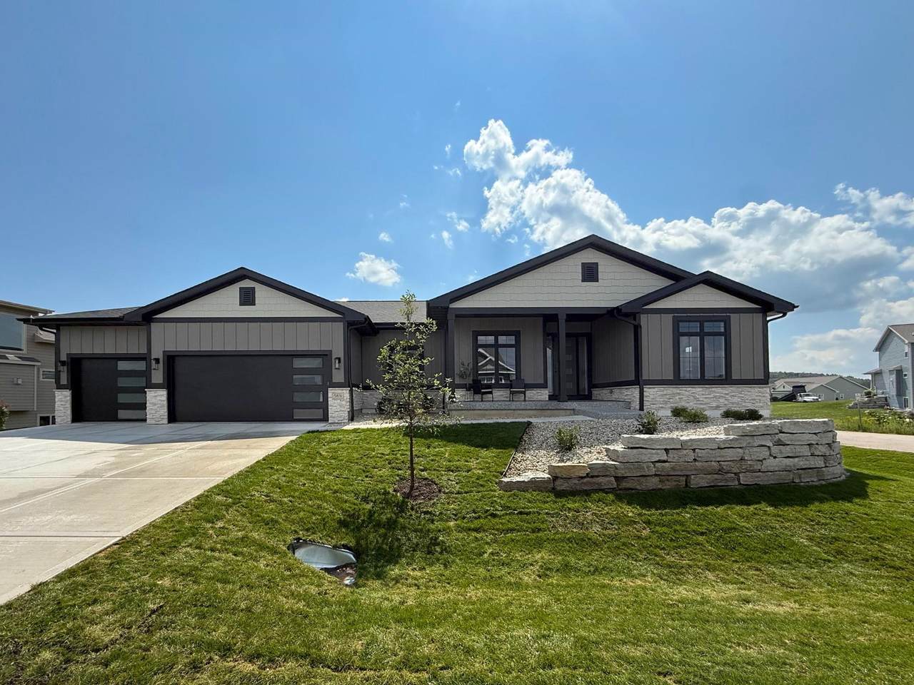 5831 Eagle Prairie Court - Photo 1