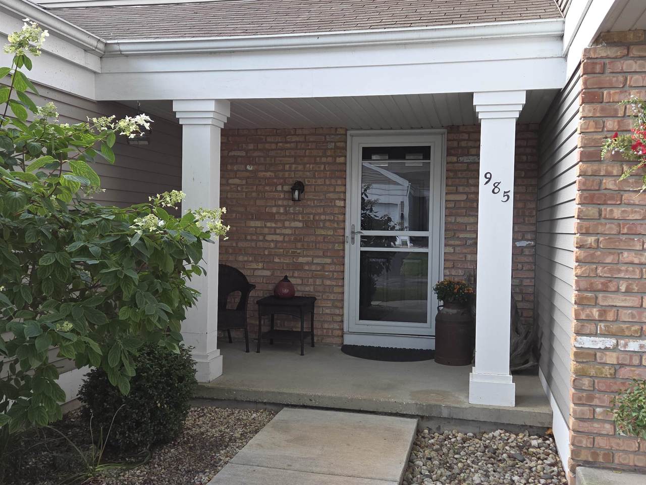 985 Walnut Street - Photo 1