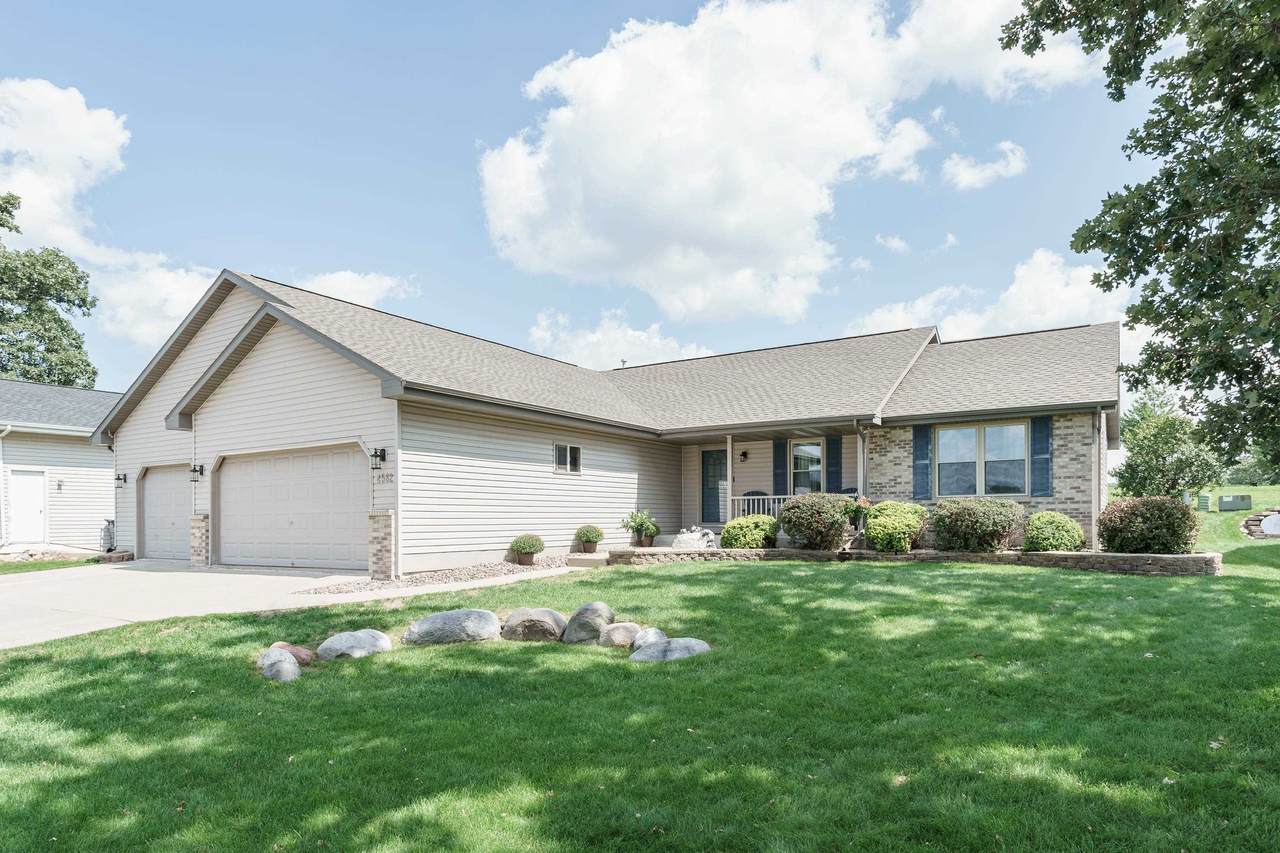 4562 Parkwood Drive - Photo 1