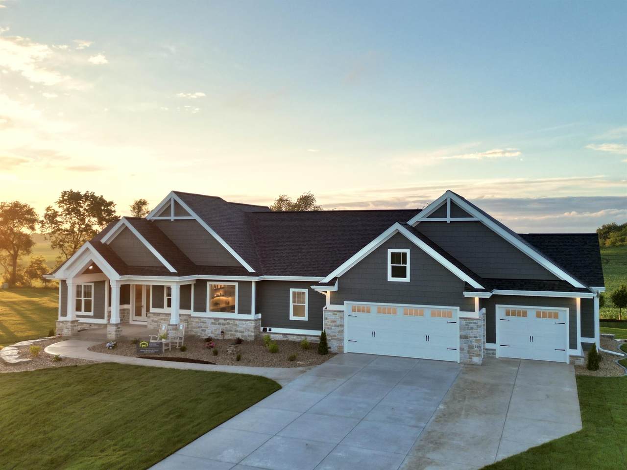3306 Colton Way - Photo 1
