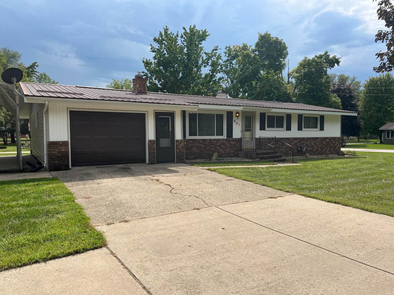 601 Clyde Street - Photo 1