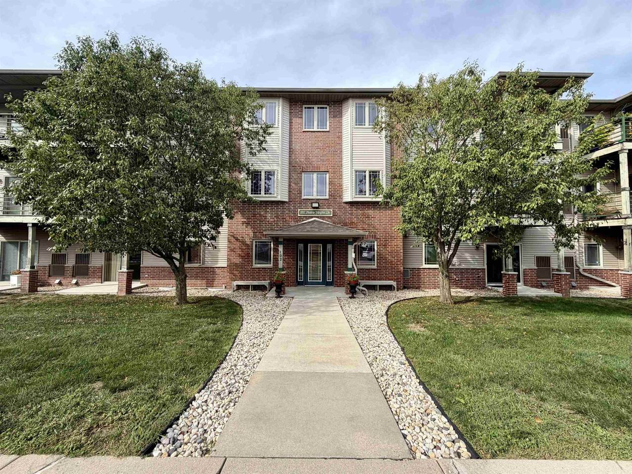 102 Prairie Heights Drive - Photo 1
