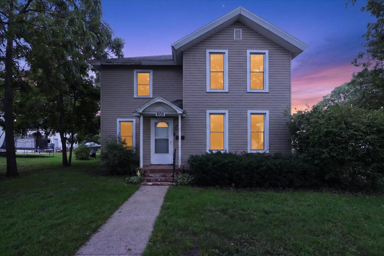 608 1st Center Avenue - Photo 1