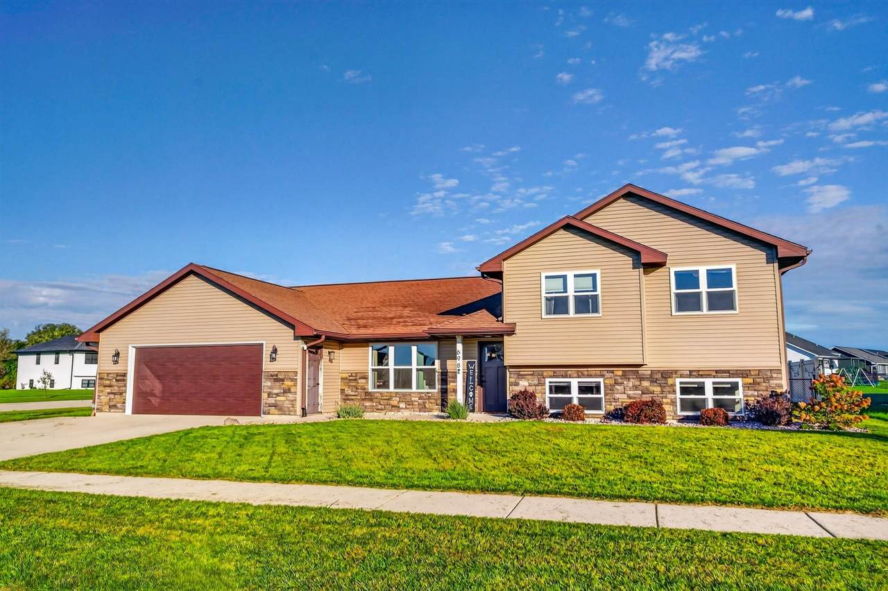 698 Prairie View Drive - Photo 1
