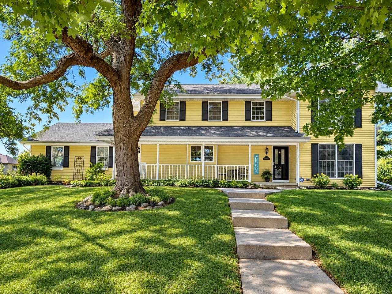 605 Cambridge Drive - Photo 1