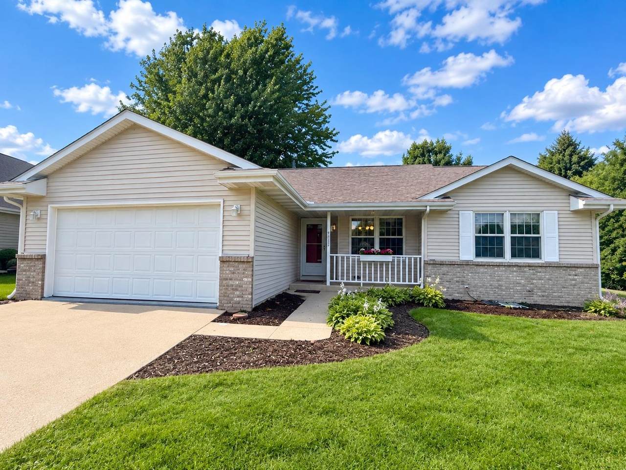 4333 Fieldcrest Drive - Photo 1