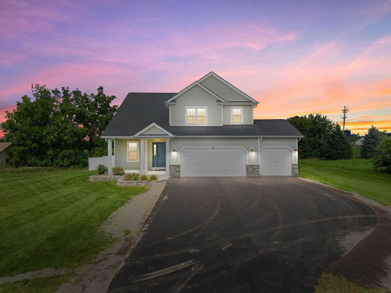 131 Blackhawk Drive - Photo 1