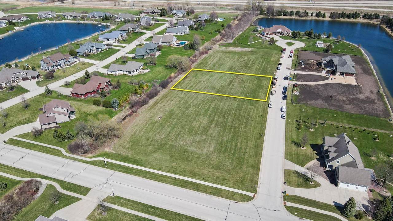 1095 Pine Lake Drive - Photo 1