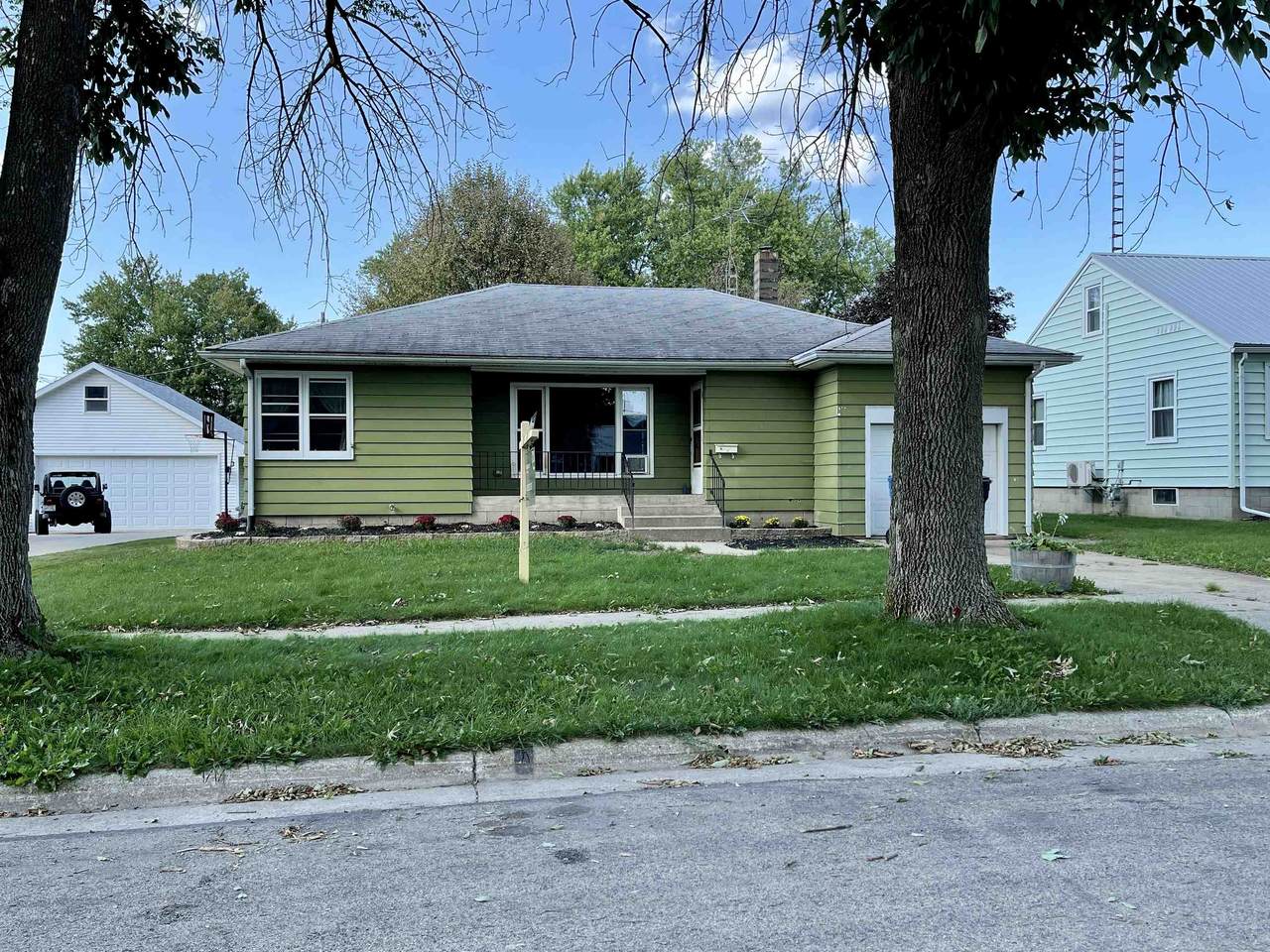2525 11th St - Photo 1