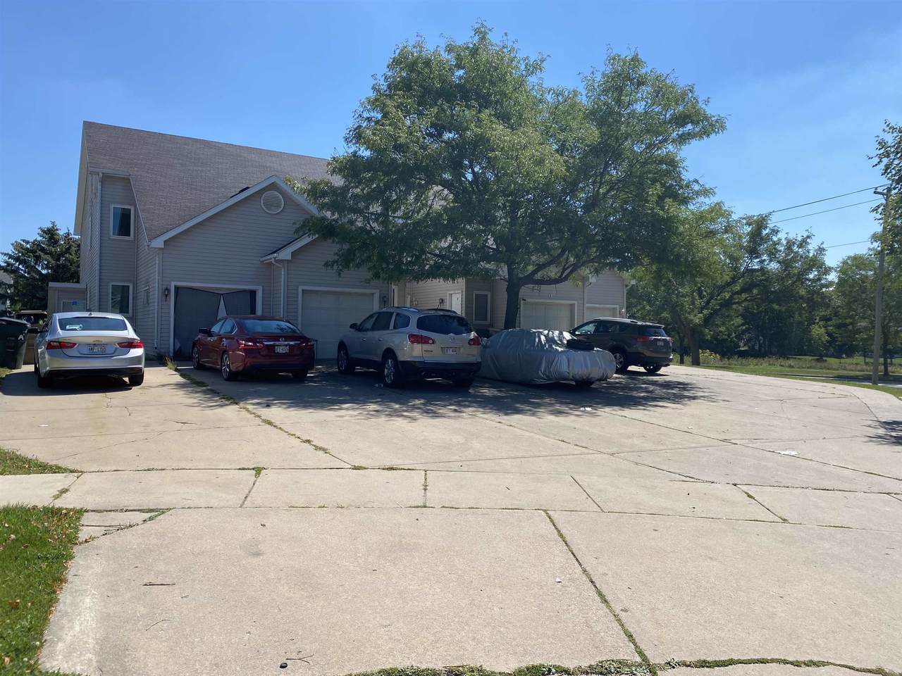 1 Woodridge Ct - Photo 1