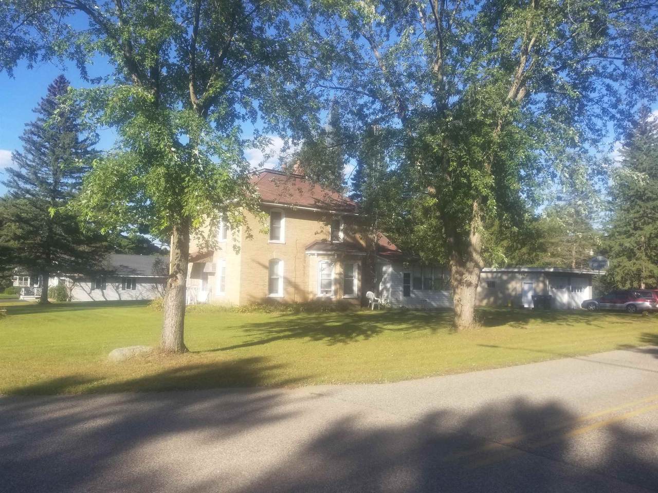 648 Thomas St - Photo 1