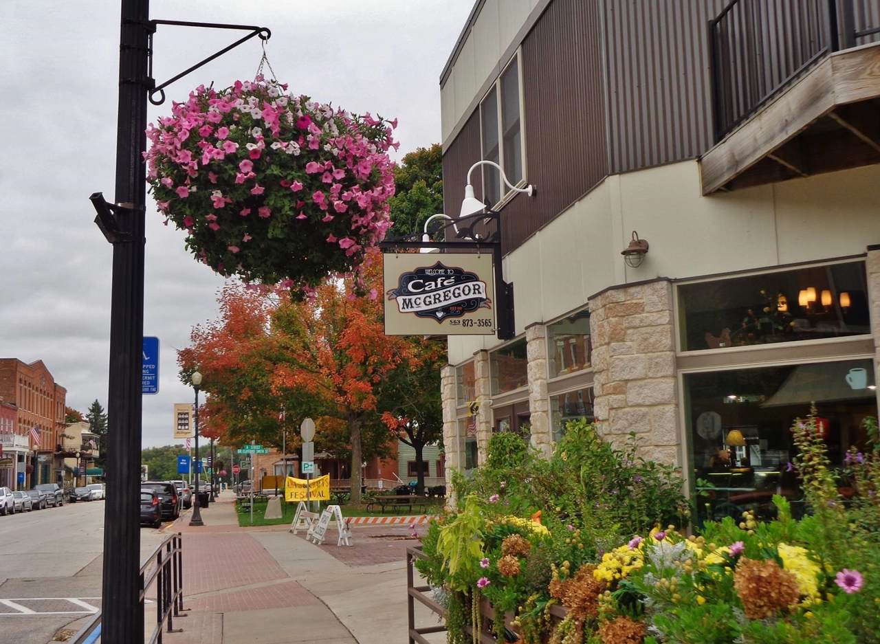 211 Main St - Photo 1