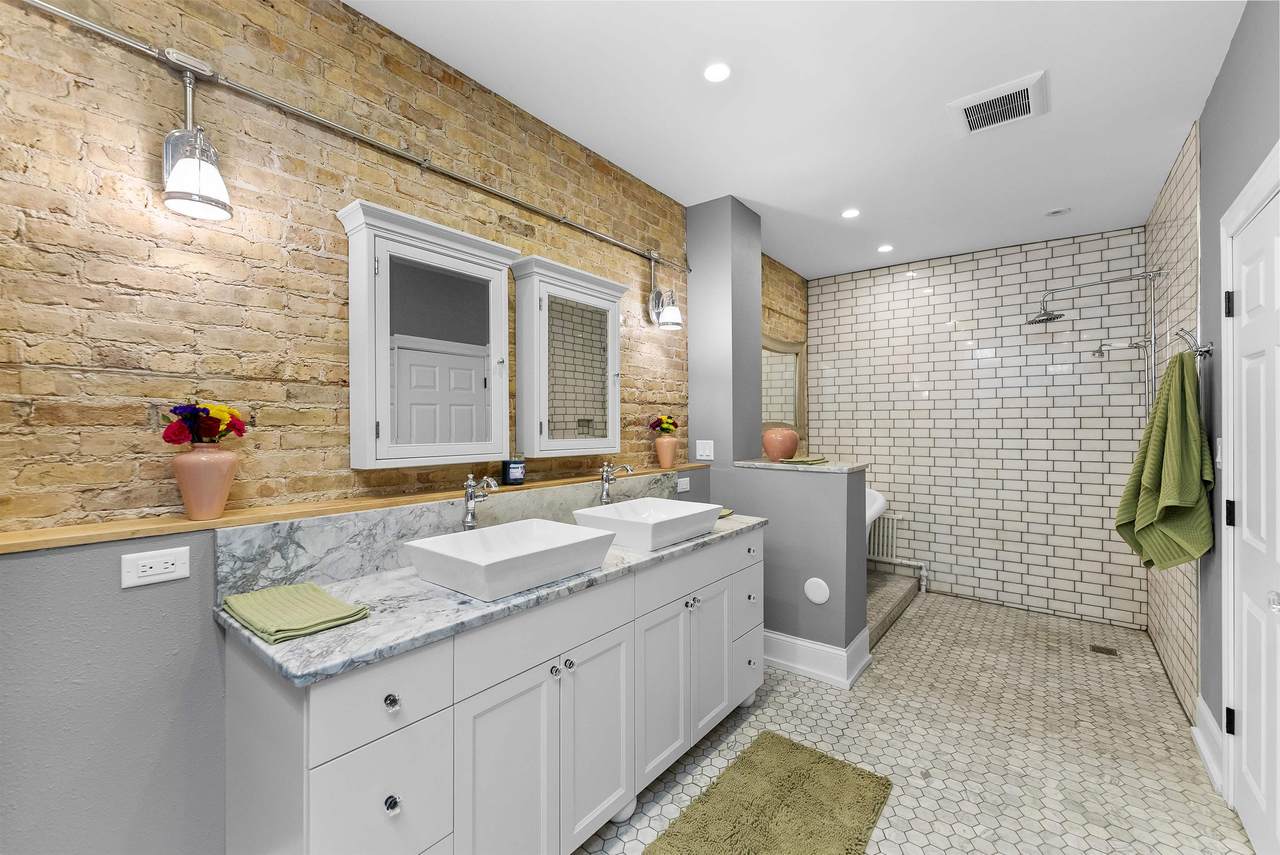 2136 Atwood Ave - Photo 1