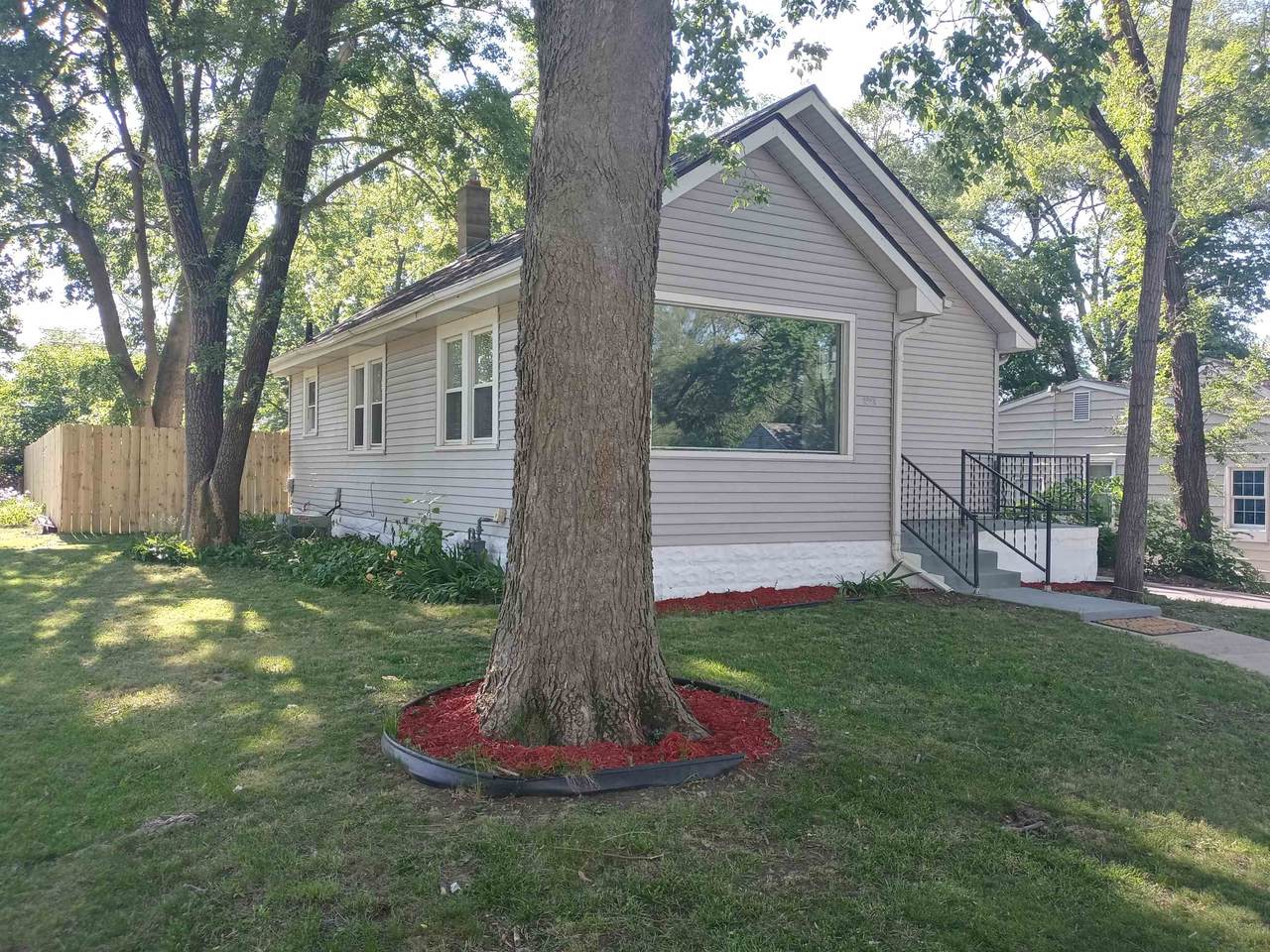 2012 Dewey Ave - Photo 1