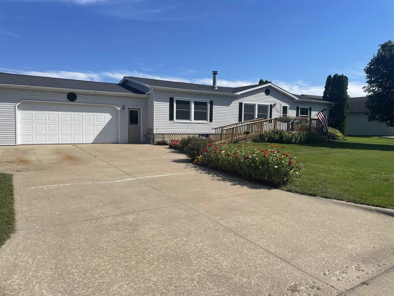 130 Wildwood Ct - Photo 1