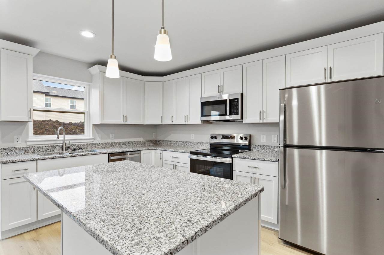 341 Lilac Lane - Photo 1