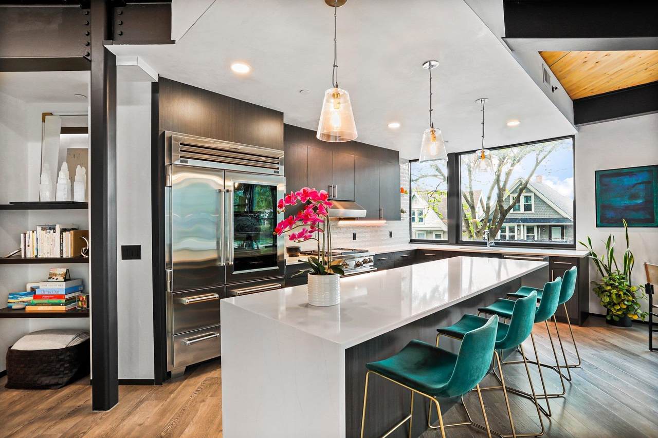 211 Henry Street - Photo 1