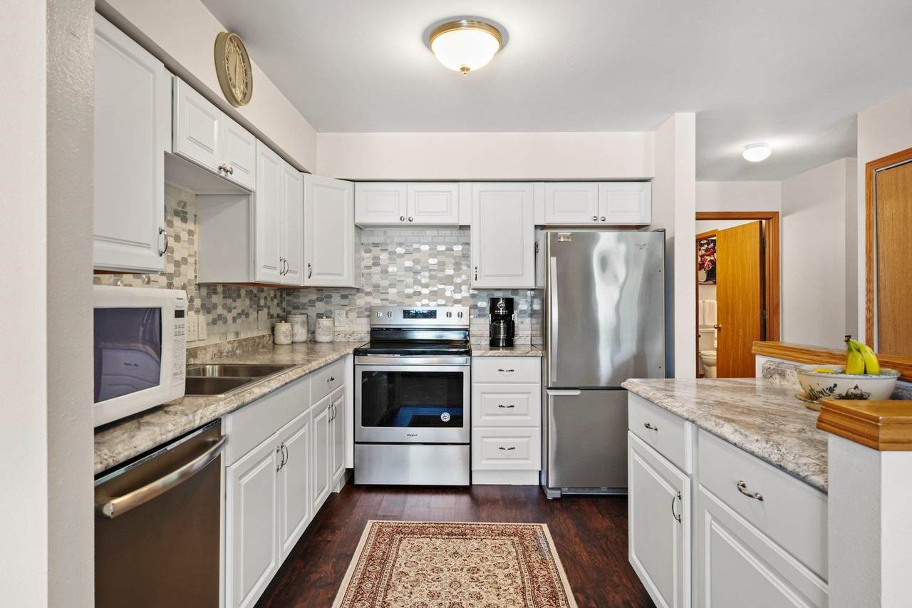 964 Rockefeller Lane - Photo 1