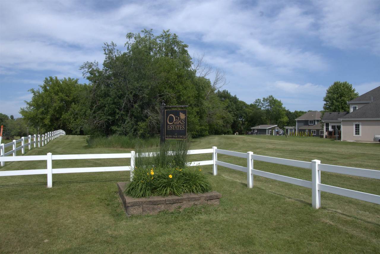 2288 Glen Oaks Circle - Photo 1