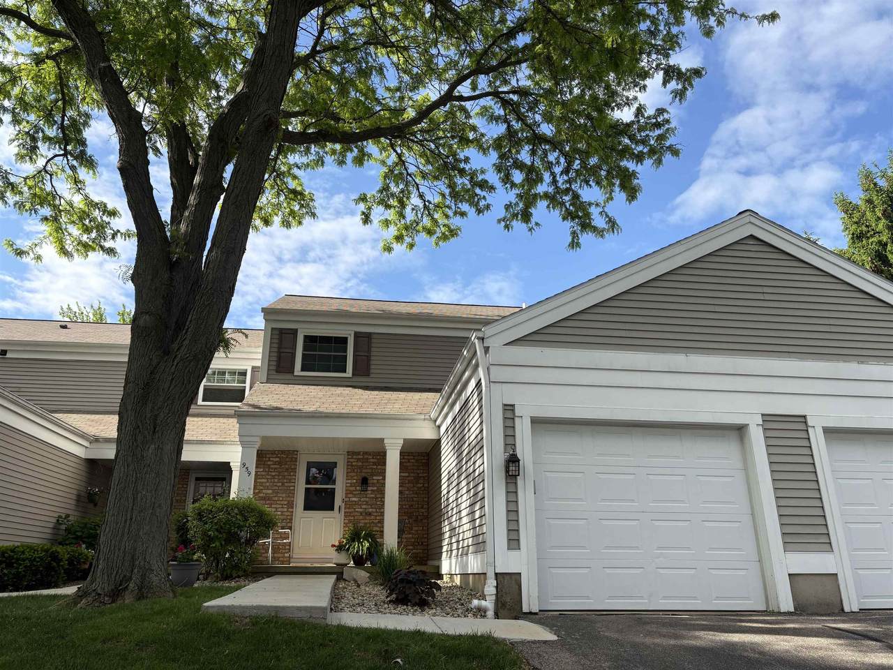 959 Walnut Street - Photo 1