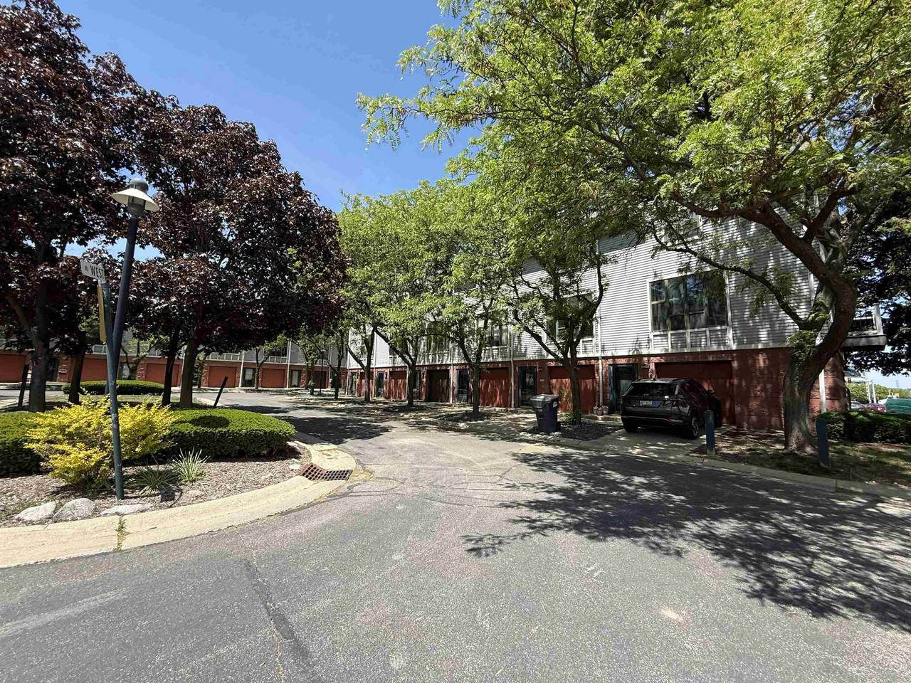 4502 Westchester Square - Photo 1