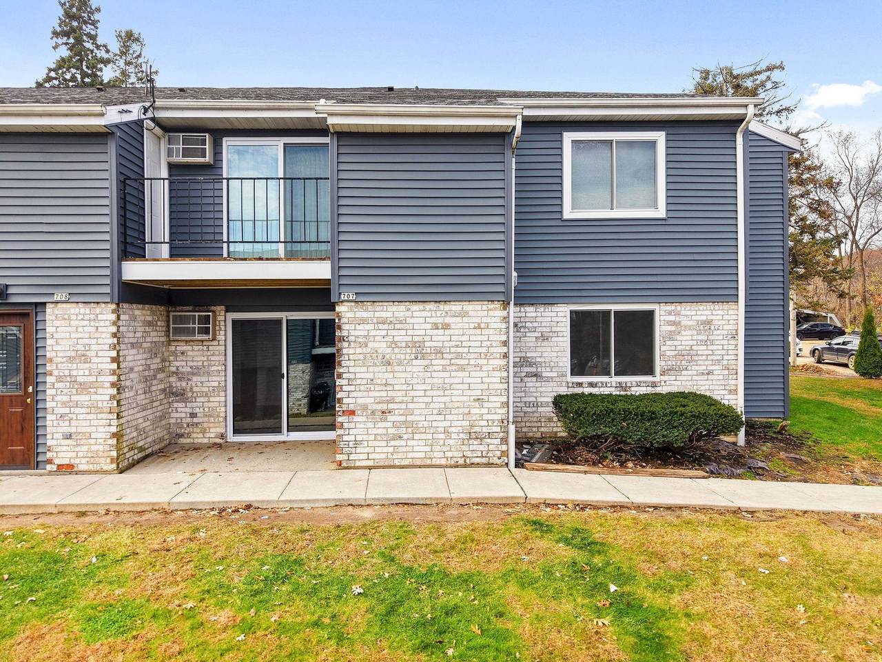 707 Whispering Pines Way - Photo 1