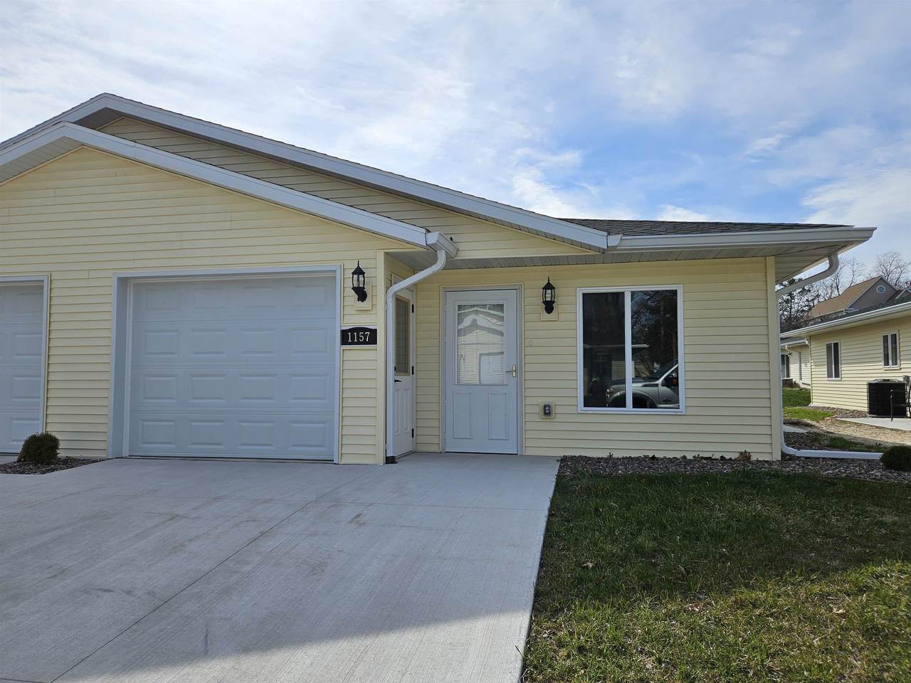 1157 Maple Street - Photo 1