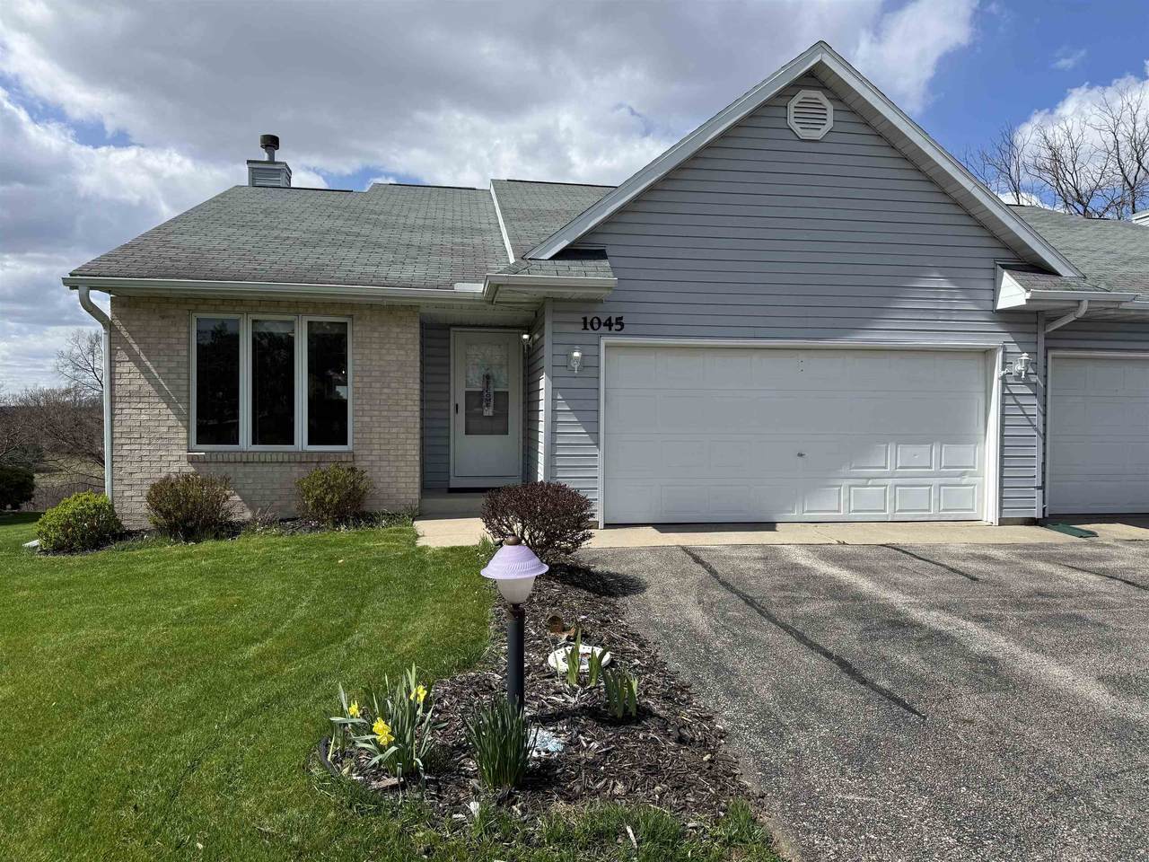 1045 Saddle Ridge - Photo 1