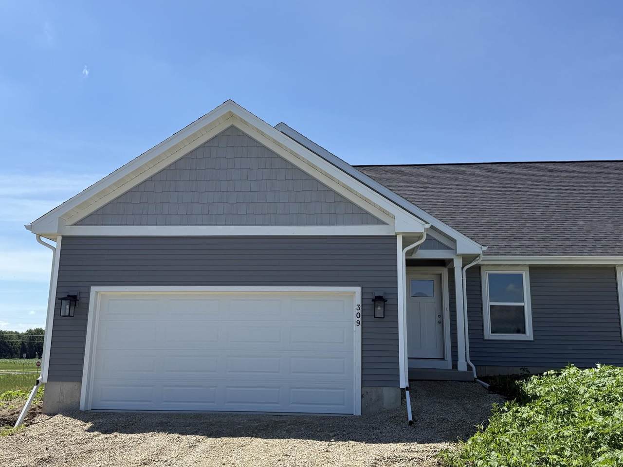 309 Orchid Avenue - Photo 1