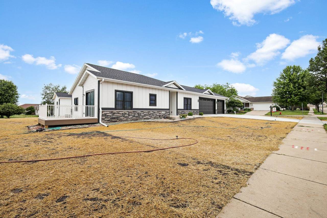217 Dale Drive - Photo 1