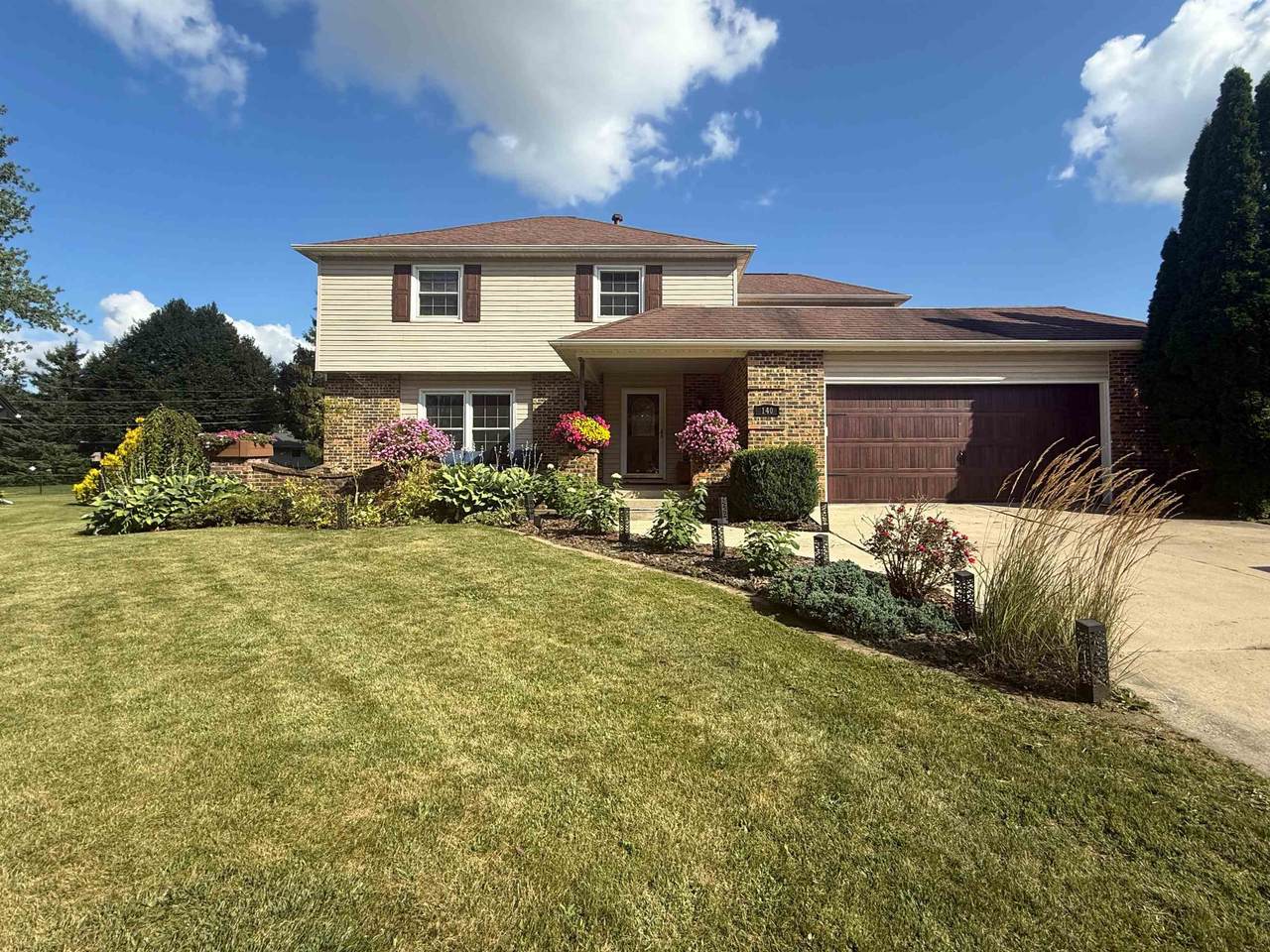 140 Dana Drive - Photo 1