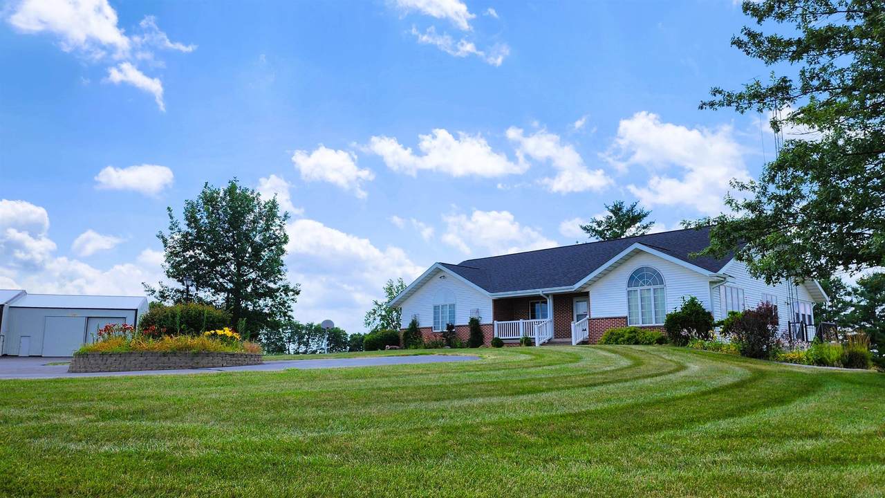 11056 Center Road - Photo 1