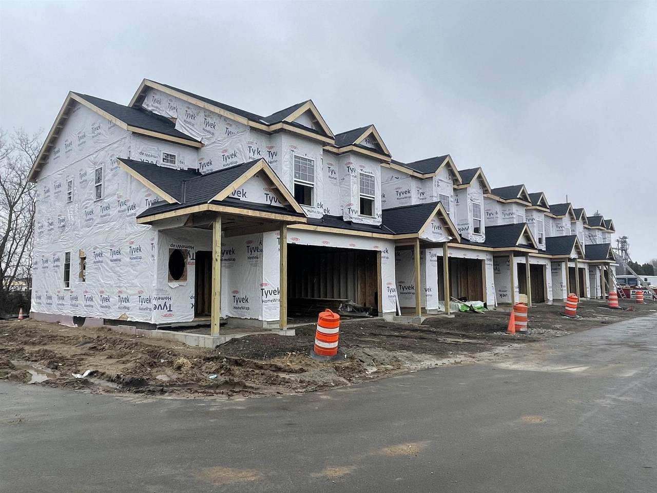1204 Main St - Photo 1