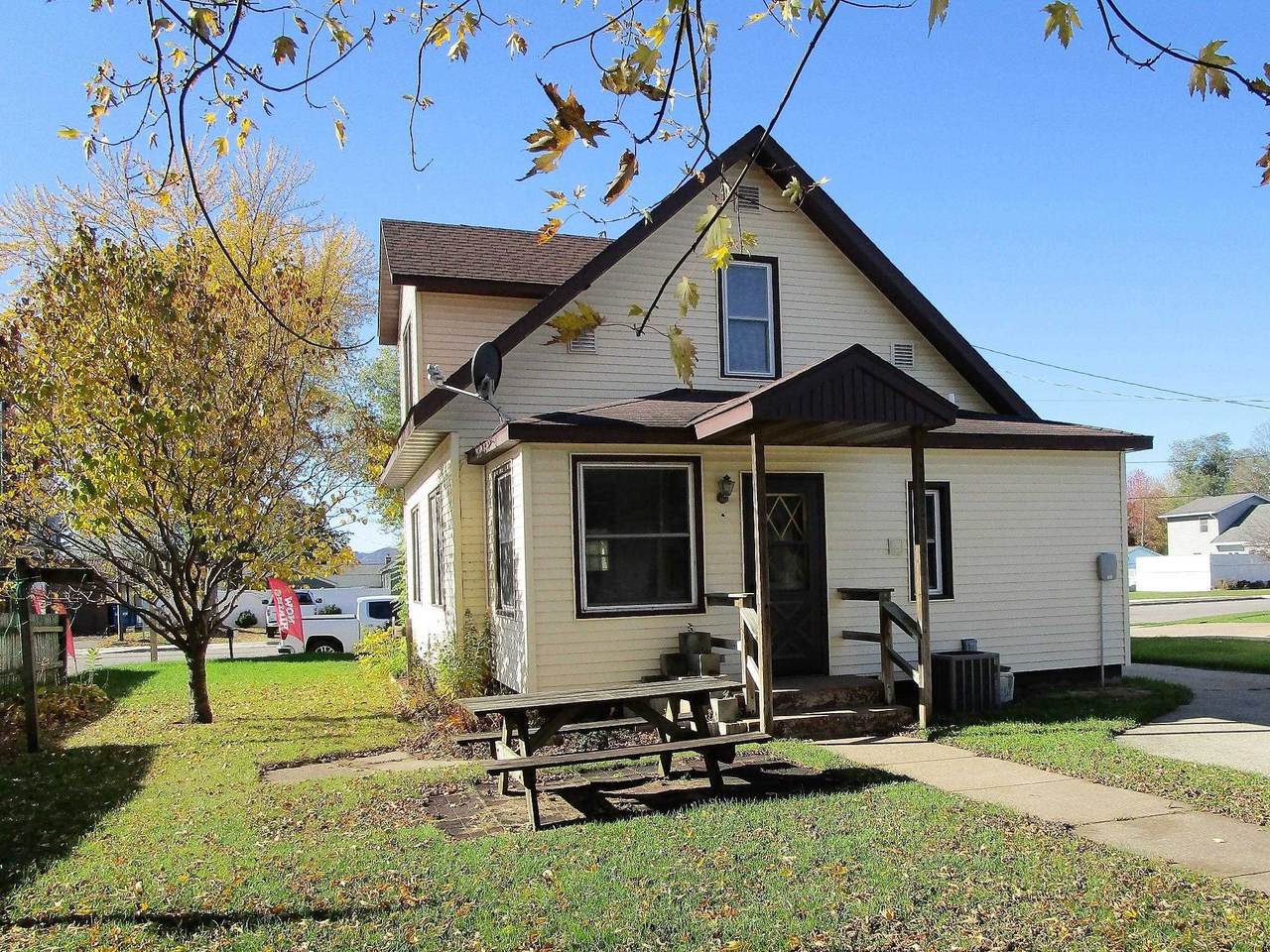 212 Main St - Photo 1